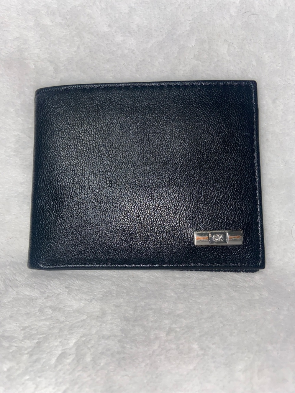 Men's Black Leather Bi-Fold Wallet with Metal Accent
